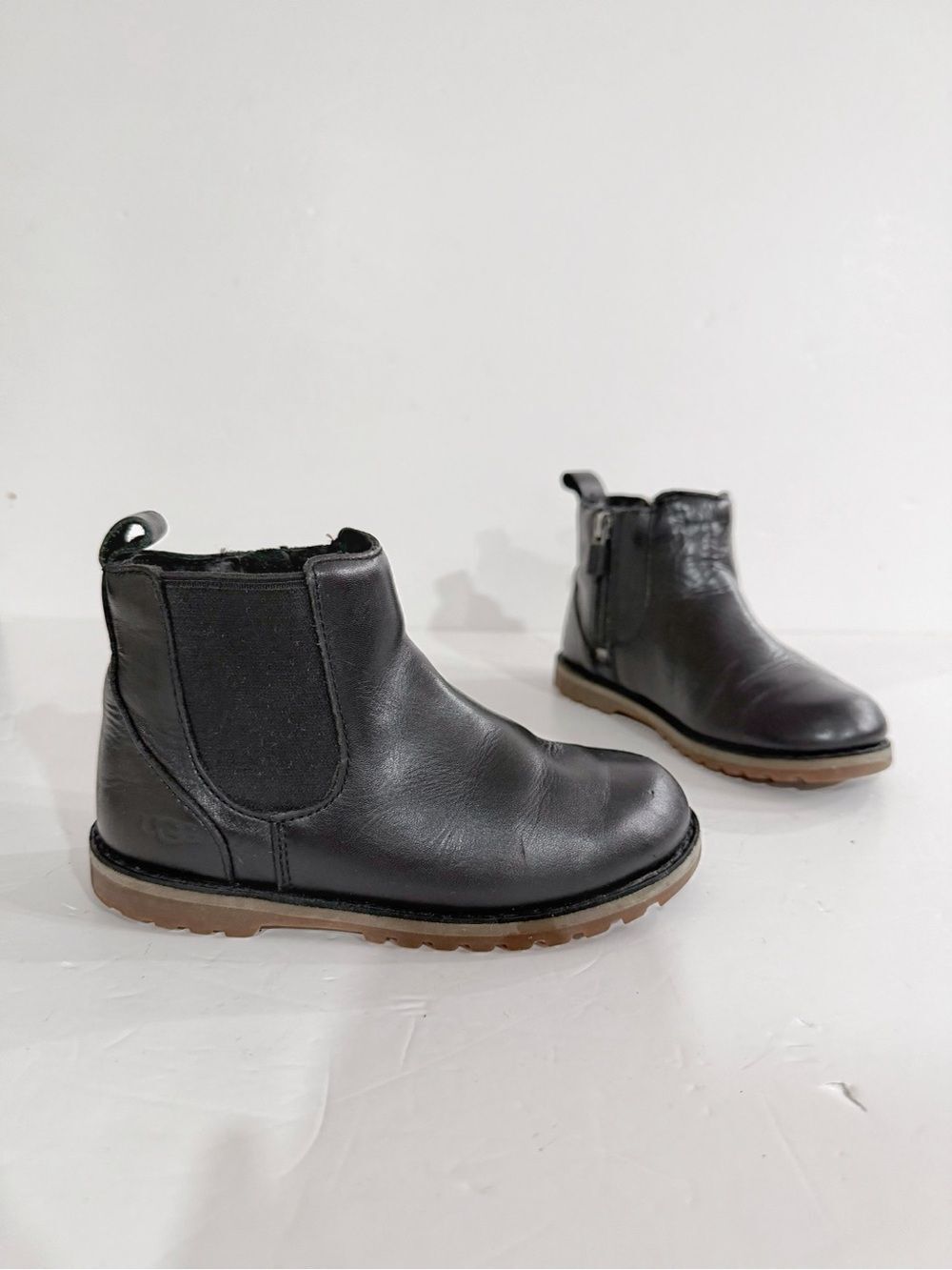 UGG Lemmy Toddler 10 Black Leather Chelsea Ankle Boots Zip Preppy Casual